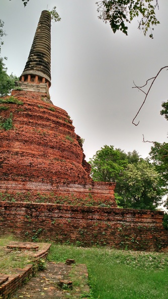 I am still researching why the spires are often leaned outward from the main temple. 2018-02-03 11.01.13.jpg
